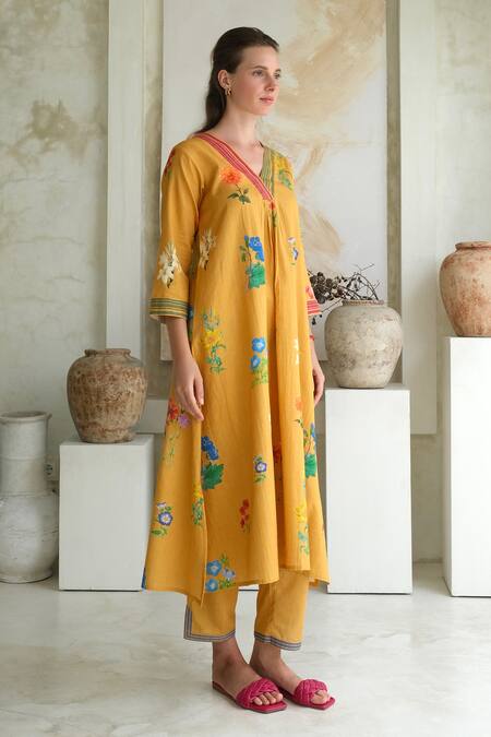 Roza Yellow Linen Print Marigold V Neck Floral Kurta With Pant at Aza Fashions Roza_Yellow Linen Print Marigold V Neck Floral Kurta With Pant _at_Aza_Fashions
