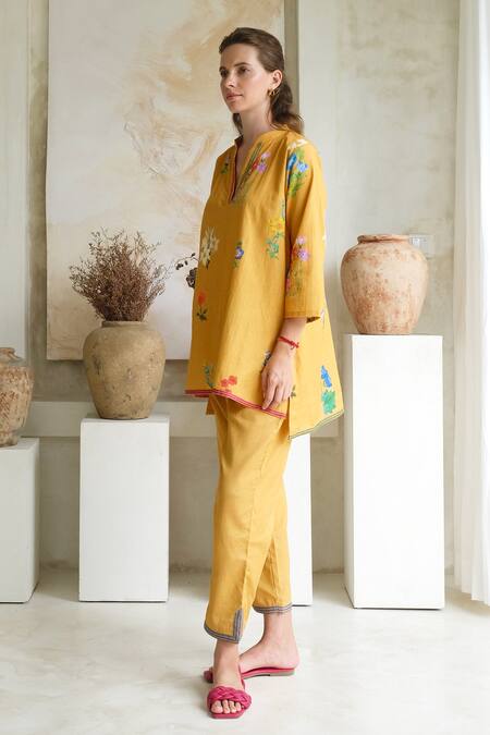 Buy Roza Yellow Linen Print Marigold V Collar Short Tunic With Pant Buy_Roza_Yellow Linen Print Marigold V Collar Short Tunic With Pant