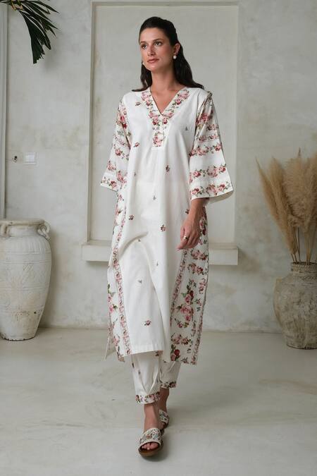 Roza Ivory Linen Print Vintage Rose V Neck Phiran Kurta With Pant at Aza Fashions Roza_Ivory Linen Print Vintage Rose V Neck Phiran Kurta With Pant _at_Aza_Fashions