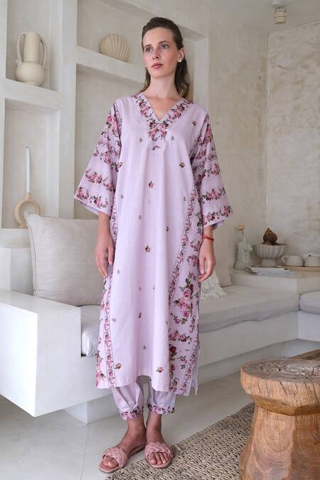 Roza Purple Linen Print Vintage Rose V Neck Phiran Kurta And Pant Set Online at Aza Fashions Roza_Purple Linen Print Vintage Rose V Neck Phiran Kurta And Pant Set _Online_at_Aza_Fashions