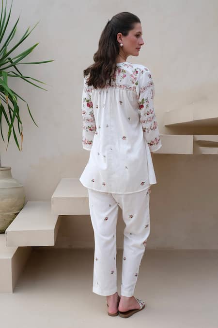 Shop Roza Ivory Linen Print Vintage Rose V Neck Tunic With Pant at Aza Fashions Shop_Roza_Ivory Linen Print Vintage Rose V Neck Tunic With Pant _at_Aza_Fashions