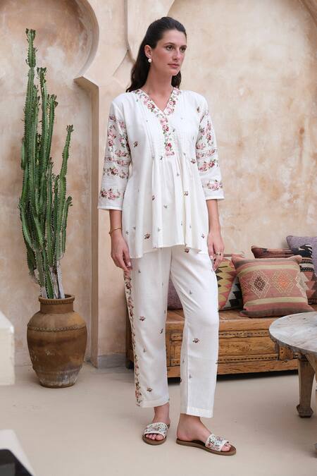 Roza Ivory Linen Print Vintage Rose V Neck Tunic With Pant Online at Aza Fashions Roza_Ivory Linen Print Vintage Rose V Neck Tunic With Pant _Online_at_Aza_Fashions