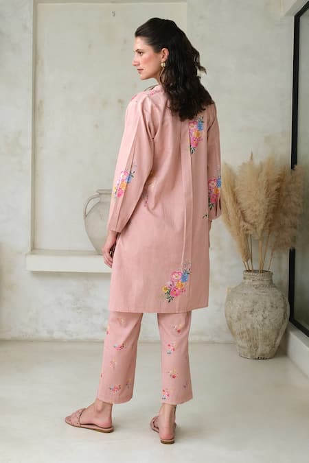Shop Roza Pink Linen Embroidery Collared, V-neck Rosita Print Tunic at Aza Fashions Shop_Roza_Pink Linen Embroidery Collared, V-neck Rosita Print Tunic _at_Aza_Fashions