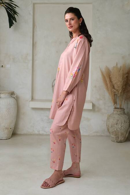 Shop Roza Pink Linen Embroidery Collared, V-neck Rosita Print Tunic Shop_Roza_Pink Linen Embroidery Collared, V-neck Rosita Print Tunic