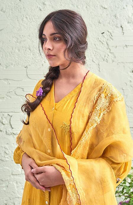 Buy Naaz By Noor Yellow Cotton, Organza, Chanderi V Neck Embroidered Kurta Set Buy_Naaz By Noor_Yellow Cotton, Organza, Chanderi V Neck Embroidered Kurta Set