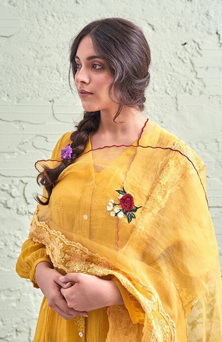 Shop Naaz By Noor Yellow Cotton, Organza, Chanderi V Neck Embroidered Kurta Set Shop_Naaz By Noor_Yellow Cotton, Organza, Chanderi V Neck Embroidered Kurta Set