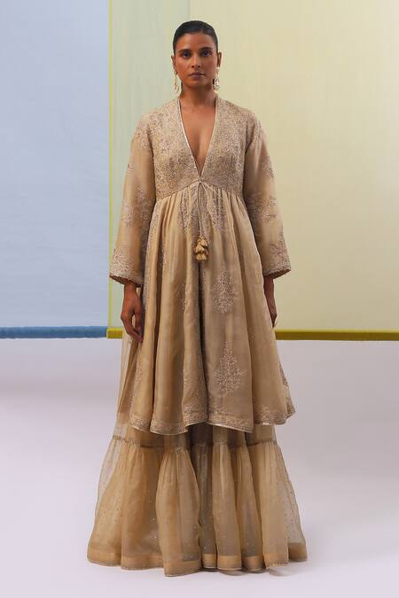 Buy Sue Mue Beige Handloom Cotton, Farasha Zardozi Floral Peplum Kurta Tiered Set Buy_Sue Mue_Beige Handloom Cotton, Farasha Zardozi Floral Peplum Kurta Tiered Set