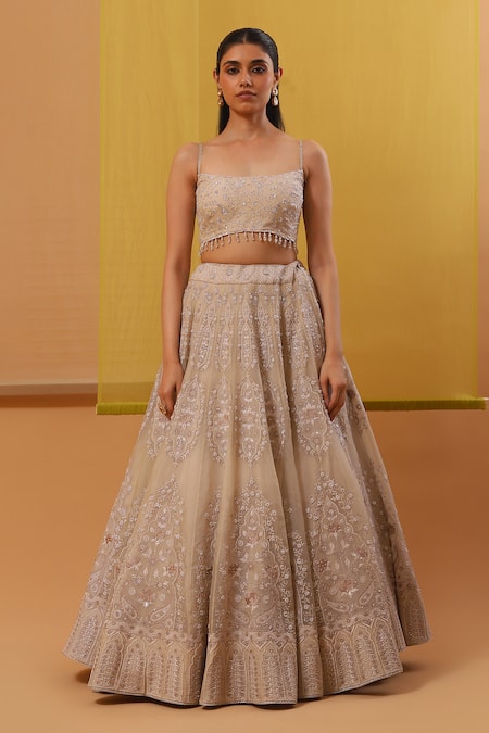 Sue Mue Off White Silk Ainaz Mughal Jaali Applique Embroidered Bridal Lehenga Set at Aza Fashions Sue Mue_Off White Silk Ainaz Mughal Jaali Applique Embroidered Bridal Lehenga Set _at_Aza_Fashions