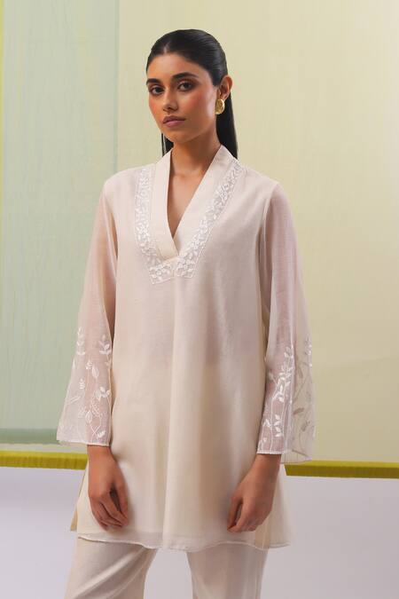 Sue Mue_Off White Chanderi Embroidery V-neck Arfa Gara Tunic With Pant _Online_at_Aza_Fashions
