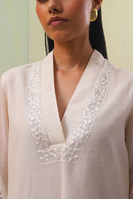 Shop_Sue Mue_Off White Chanderi Embroidery V-neck Arfa Gara Tunic With Pant _Online_at_Aza_Fashions