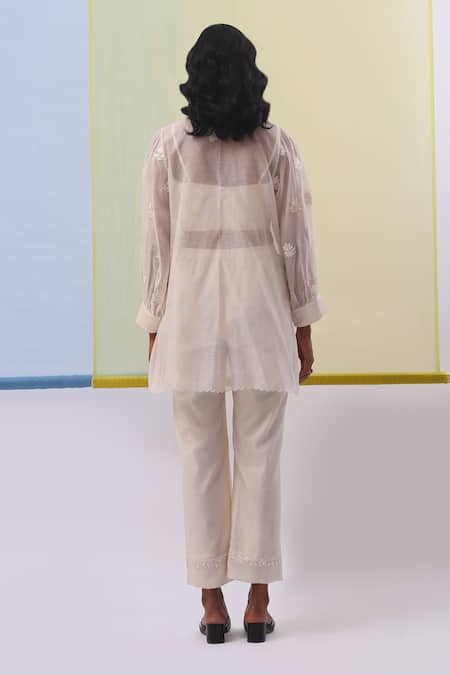 Shop Sue Mue Off White Chanderi Embroidery Turtle Neck Naura Gara Shirt With Pant at Aza Fashions Shop_Sue Mue_Off White Chanderi Embroidery Turtle Neck Naura Gara Shirt With Pant _at_Aza_Fashions