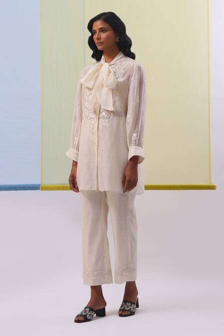 Sue Mue Off White Chanderi Embroidery Turtle Neck Naura Gara Shirt With Pant at Aza Fashions Sue Mue_Off White Chanderi Embroidery Turtle Neck Naura Gara Shirt With Pant _at_Aza_Fashions