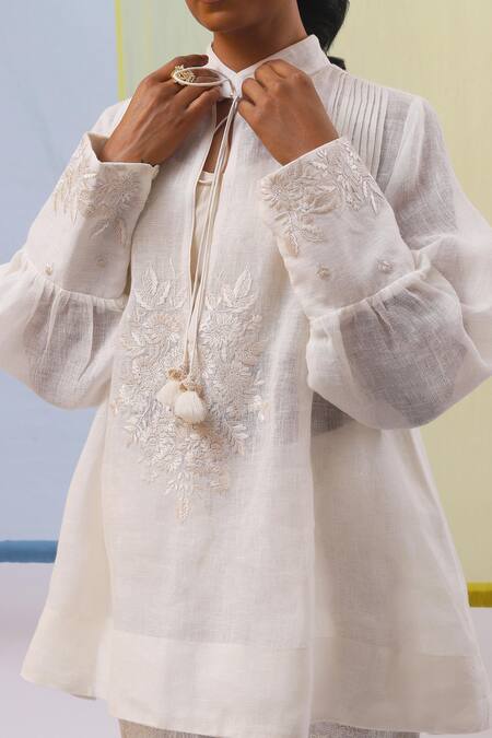 Sue Mue Off White Linen Embroidery Mandarin Collar Diwa Floral Tunic With Pant at Aza Fashions Sue Mue_Off White Linen Embroidery Mandarin Collar Diwa Floral Tunic With Pant _at_Aza_Fashions