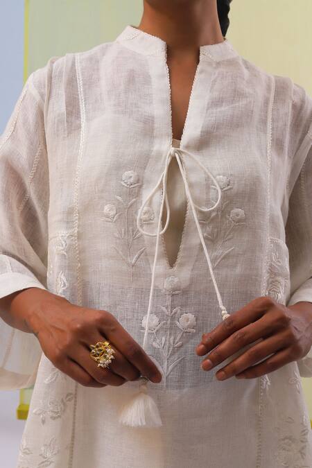 Sue Mue Off White Linen Embroidery Collared Eshal Rose Tunic With Pant Online at Aza Fashions Sue Mue_Off White Linen Embroidery Collared Eshal Rose Tunic With Pant _Online_at_Aza_Fashions