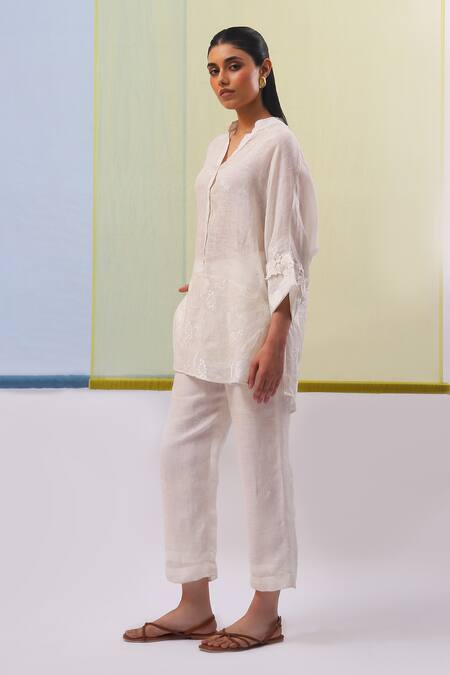 Shop Sue Mue Off White Linen Embroidery Collared Eana Tropical Flora Tunic With Pant Online at Aza Fashions Shop_Sue Mue_Off White Linen Embroidery Collared Eana Tropical Flora Tunic With Pant _Online_at_Aza_Fashions