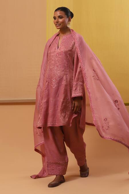 Sue Mue Pink Silk Organza, , Handloom Isbah Gullista Thread Kurta Set at Aza Fashions Sue Mue_Pink Silk Organza, , Handloom Isbah Gullista Thread Kurta Set _at_Aza_Fashions