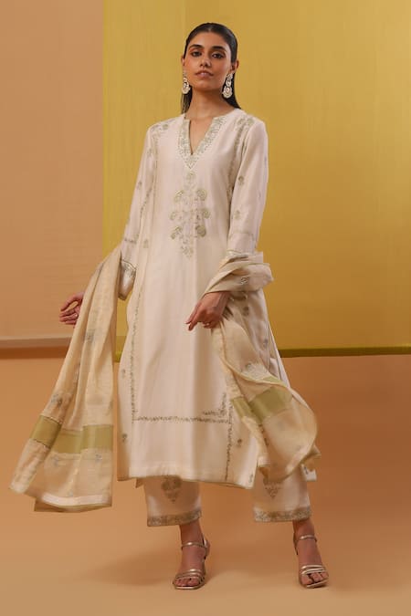 Sue Mue Afni Dahlia Bloom Embroidered Kurta Set 