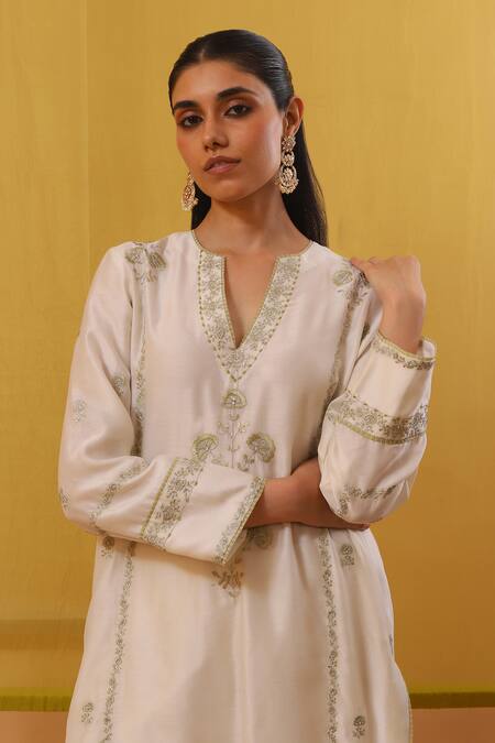 Buy Sue Mue Off White Handloom Cotton Sequins, Embroidery Round Afni Dahlia Bloom Kurta Set Online at Aza Fashions Buy_Sue Mue_Off White Handloom Cotton Sequins, Embroidery Round Afni Dahlia Bloom Kurta Set _Online_at_Aza_Fashions