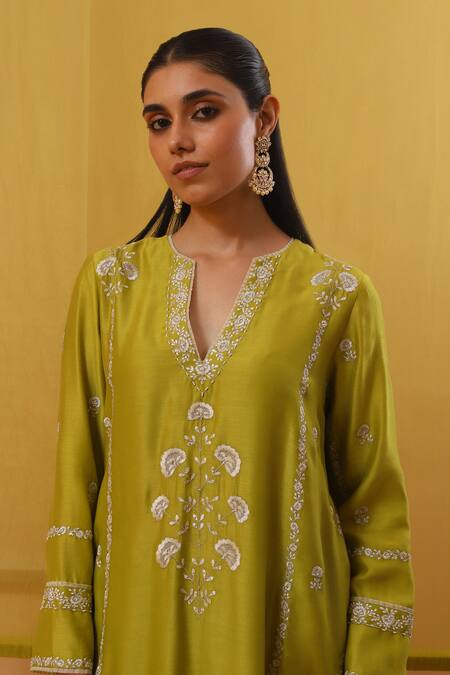 Buy_Sue Mue_Off White Handloom Cotton, Silk Sequins, Aiza Bahar Thread And Zari Kurta Set _Online_at_Aza_Fashions