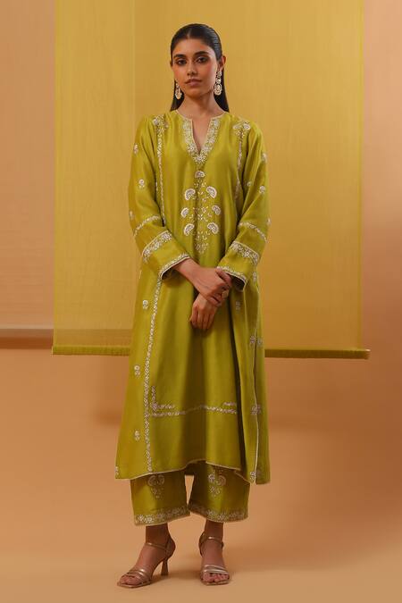 Sue Mue_Off White Handloom Cotton, Silk Sequins, Aiza Bahar Thread And Zari Kurta Set _at_Aza_Fashions