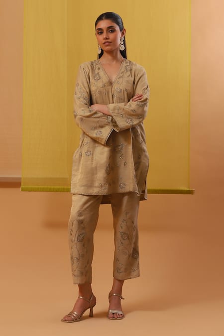 Sue Mue Beige Silk Organza, Handloom Cotton Rida Garden Bloom Dori Kurta Pant Set at Aza Fashions Sue Mue_Beige Silk Organza, Handloom Cotton Rida Garden Bloom Dori Kurta Pant Set _at_Aza_Fashions