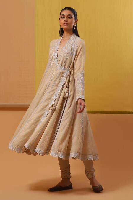 Sue Mue Beige Handloom Cotton, Chanderi, Lycra Embroidery, Hena Threadwork Angarkha Set at Aza Fashions Sue Mue_Beige Handloom Cotton, Chanderi, Lycra Embroidery, Hena Threadwork Angarkha Set _at_Aza_Fashions