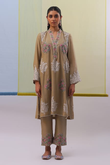 Sue Mue Aafia Thread Embroidered Kurta Pant Set 