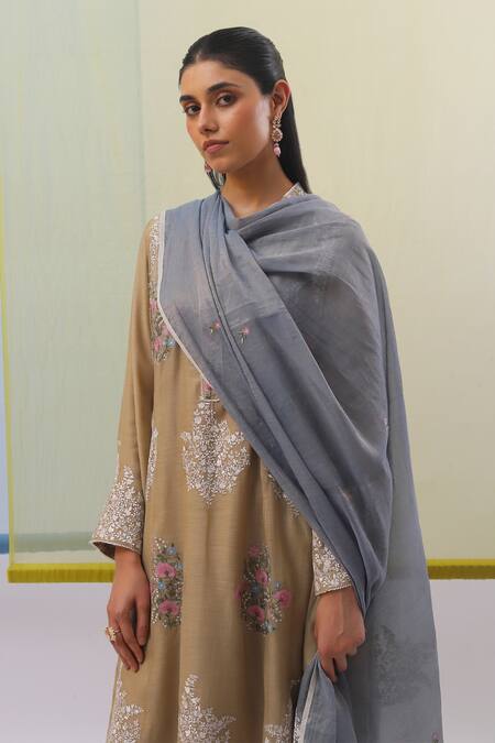 Sue Mue Beige Handloom Cotton, Chanderi Embroidery Mandarin Aafia Thread Kurta Pant Set Online at Aza Fashions Sue Mue_Beige Handloom Cotton, Chanderi Embroidery Mandarin Aafia Thread Kurta Pant Set _Online_at_Aza_Fashions