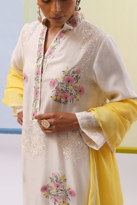 Sue Mue Off White Handloom Cotton, Chanderi Embroidery Aziza Thread Straight Kurta Set Online at Aza Fashions Sue Mue_Off White Handloom Cotton, Chanderi Embroidery Aziza Thread Straight Kurta Set _Online_at_Aza_Fashions