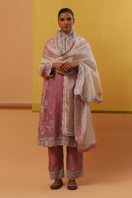 Sue Mue Alizha Floral Embroidered Kurta Set 