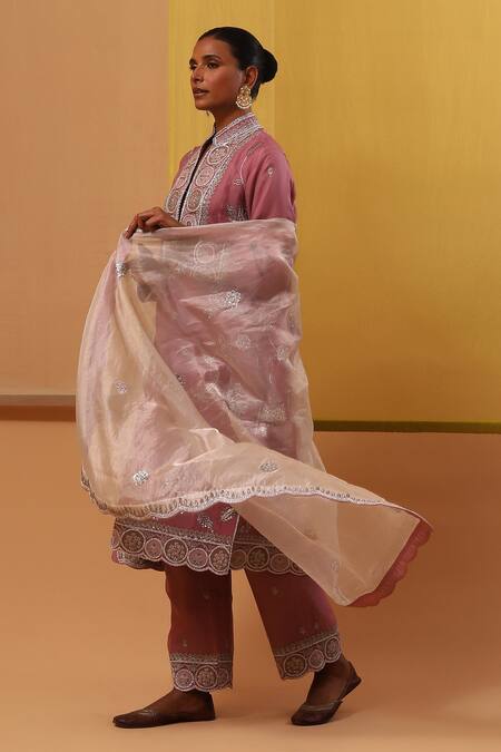 Buy_Sue Mue_Pink Handloom Cotton, Silk Pearls, Sequins, Embroidery Alizha Floral Kurta Set 