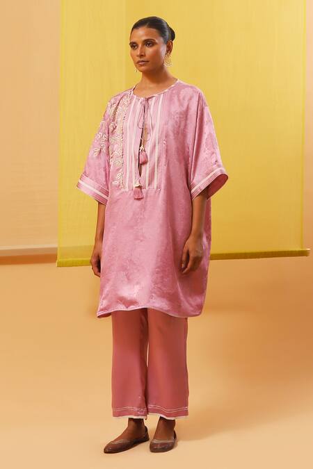 Buy_Sue Mue_Pink Chiffon, Satin, Satin, Embroidery, Applique Floral Kurta Set 