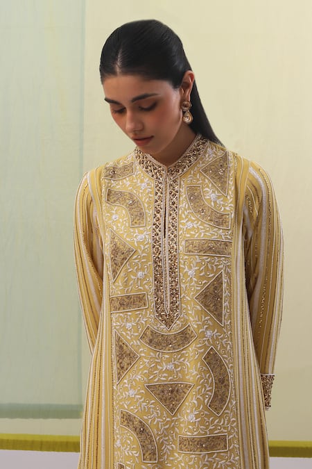 Sue Mue Yellow Silk, Cotton Pearls, Sequins Bandeau Nuha Thread Embroidered Kurta Set Online at Aza Fashions Sue Mue_Yellow Silk, Cotton Pearls, Sequins Bandeau Nuha Thread Embroidered Kurta Set _Online_at_Aza_Fashions