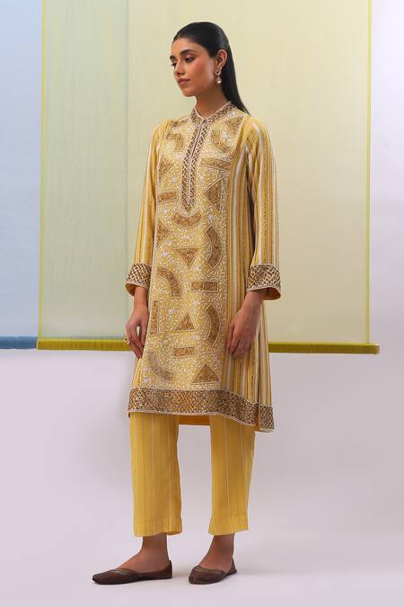 Sue Mue Yellow Silk, Cotton Pearls, Sequins Bandeau Nuha Thread Embroidered Kurta Set at Aza Fashions Sue Mue_Yellow Silk, Cotton Pearls, Sequins Bandeau Nuha Thread Embroidered Kurta Set _at_Aza_Fashions