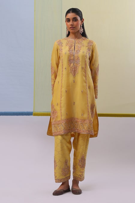 Buy_Sue Mue_Yellow Silk Organza Embroidery, Pearls, Sequins, Zari Mahiz Work Kurta Set 