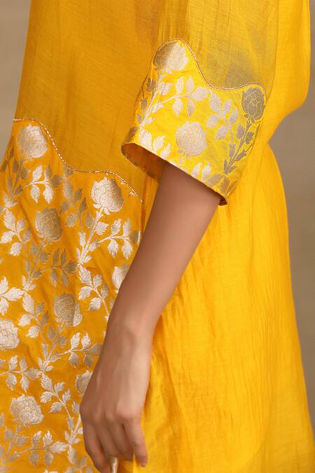 Trendy Tokari Yellow Silk, Chanderi Embroidery V-neck Brocade Pattern Kurta And Pant Set at Aza Fashions Trendy Tokari_Yellow Silk, Chanderi Embroidery V-neck Brocade Pattern Kurta And Pant Set _at_Aza_Fashions