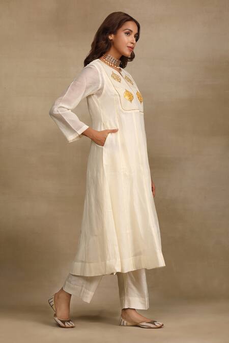 Trendy tokari Ivory Silk Chanderi Placement Woven Floral Brocade Pattern Yoke Kurta Pant Set  4