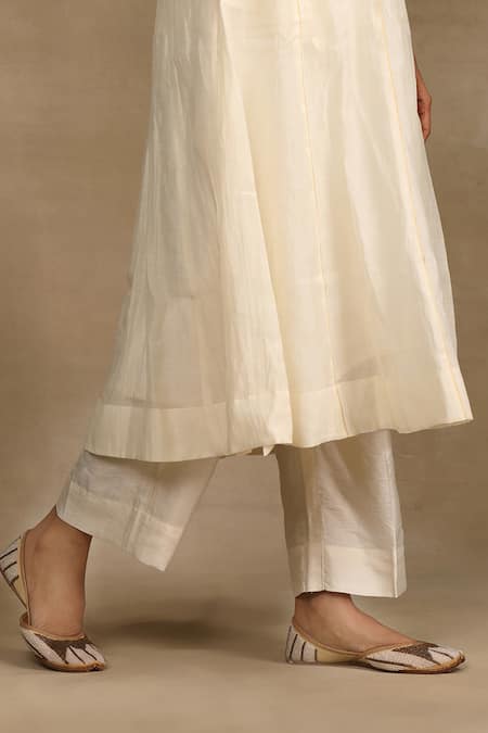 Trendy tokari Ivory Silk Chanderi Placement Woven Floral Brocade Pattern Yoke Kurta Pant Set  5