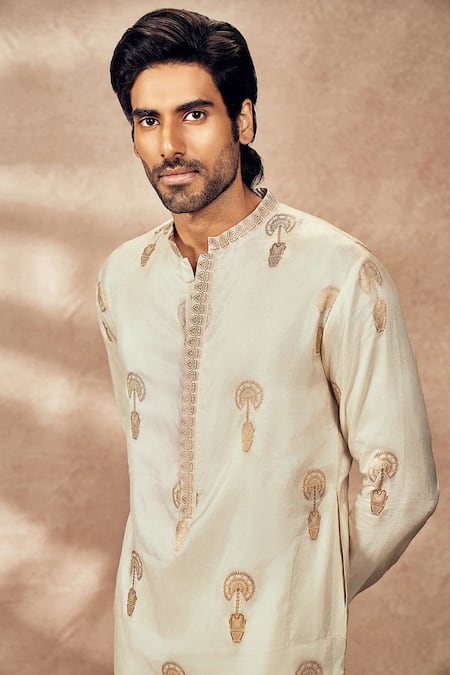 Buy_Masaba_Ivory Jacquard, Silk Embroidery Travellers Thread Kurta_Online_at_Aza_Fashions