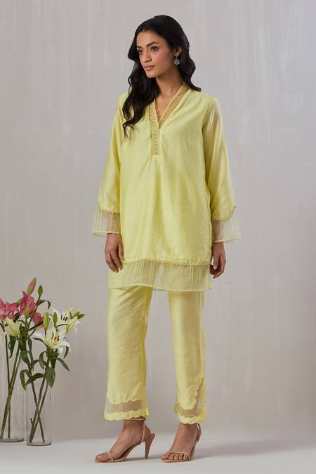 Grass & Sunshine_Green Chanderi Cut Work V-neck Flora Embroidered Kurta With Pant _Online_at_Aza_Fashions