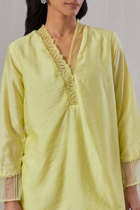 Buy_Grass & Sunshine_Green Chanderi Cut Work V-neck Flora Embroidered Kurta With Pant _Online_at_Aza_Fashions