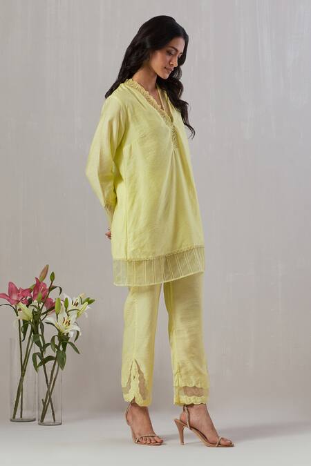 Grass & Sunshine_Green Chanderi Cut Work V-neck Flora Embroidered Kurta With Pant _at_Aza_Fashions
