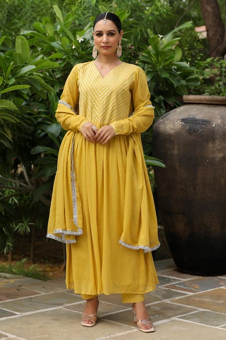 Buy_Pheeta_Yellow Mulmul Embroidery Fringe Lace V-neck Gathered Sleeve Anarkali And Pant Set