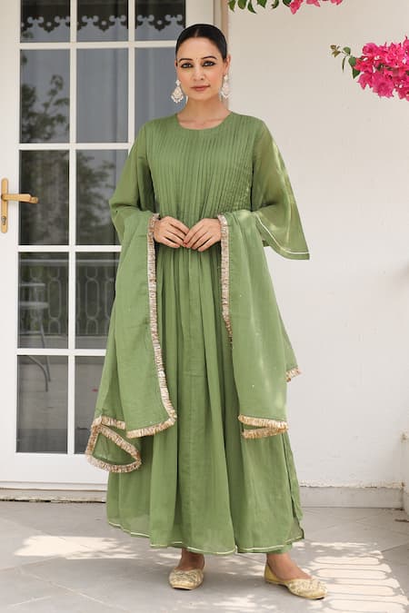 Pheeta Solid Pintuck Kurta & Pant Set 