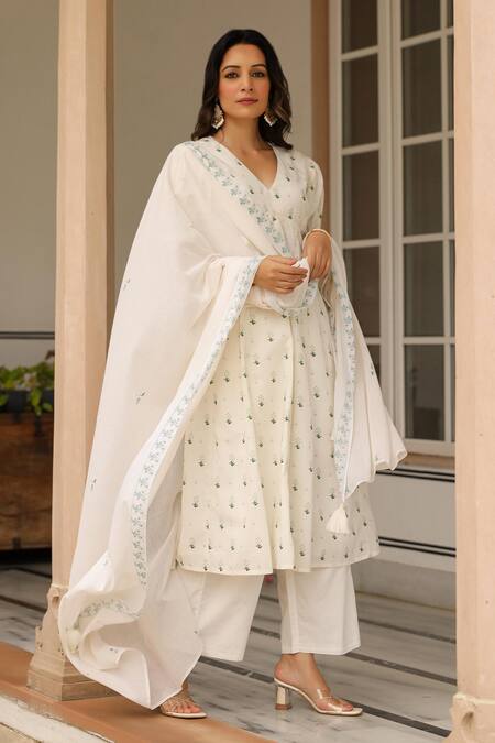 Buy_Pheeta_White Cotton Print Floral V-neck Gathered Kurta And Pant Set_Online_at_Aza_Fashions