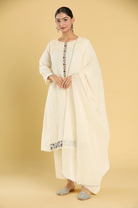 Buy_Label Lila_Off White Cotton, Chanderi Embroidery Round Neck Phool Kurta Pant Set _Online_at_Aza_Fashions