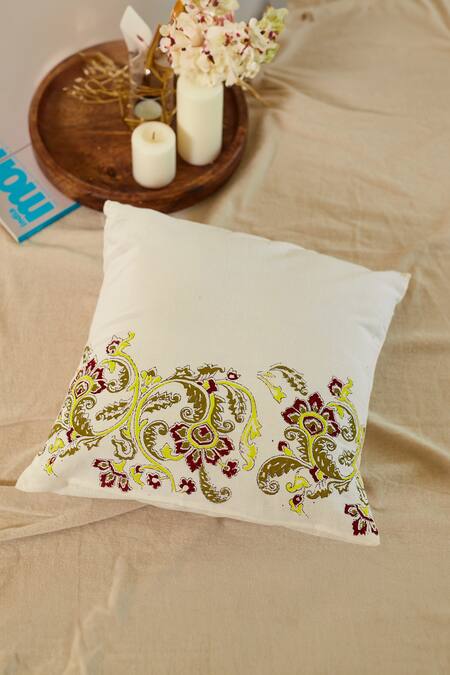 Inheritance India_White 100% Cotton Bijnor Block Pattern Cushion Covers - Set Of 4_at_Aza_Fashions
