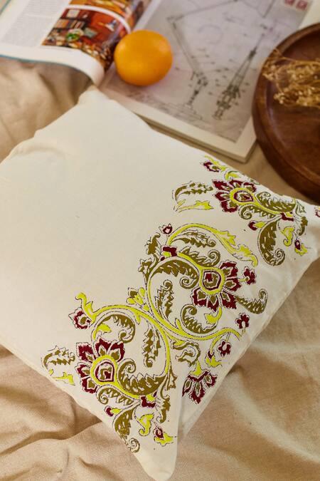 Buy_Inheritance India_White 100% Cotton Bijnor Block Pattern Cushion Covers - Set Of 4