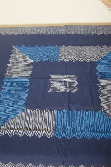 Buy Inheritance India Blue 100% Cotton Wave Shaded Print Table Cover Online at Aza Fashions Buy_Inheritance India_Blue 100% Cotton Wave Shaded Print Table Cover_Online_at_Aza_Fashions