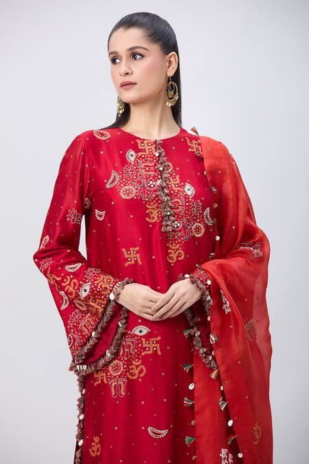 Minaxi Dadoo_Red Organza, Silk Tassels Round Neck Temple Embroidered Kurta Set _at_Aza_Fashions